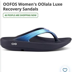 OOFOS Women's OOlala Luxe Recovery Sandals - Blue and Black 8W run lrg (Used)